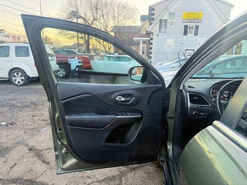 Olive Green Pearlcoat 2020 Jeep Cherokee Latitude Plus