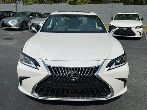 2025 Lexus ES 300h F SPORT Design