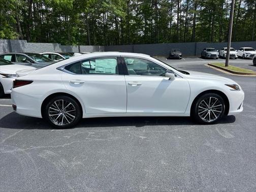2025 Lexus ES 300h Base