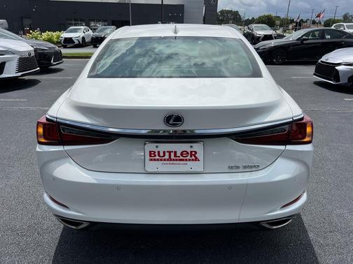 Eminent White Pearl 2022 Lexus ES 350 Base