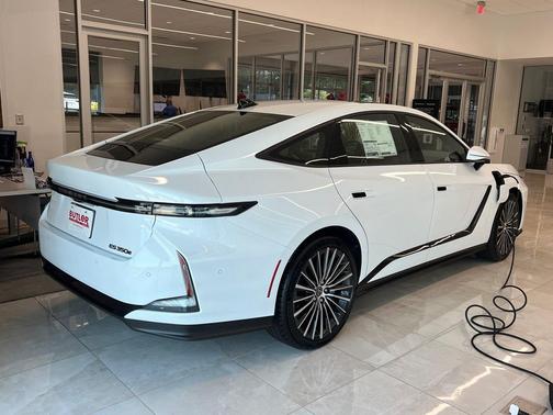 Ultra White 2026 Lexus ES 350e Luxury