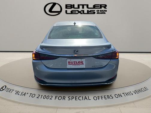 2022 Lexus ES 300h Base