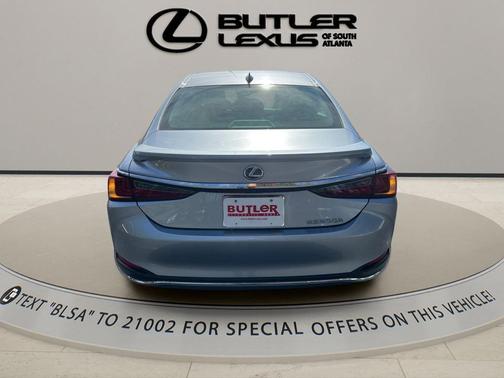 2022 Lexus ES 300h Base