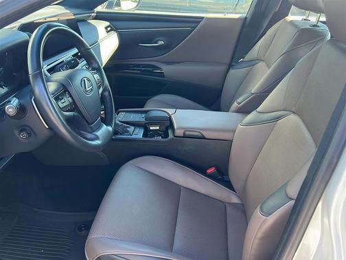 2022 Lexus ES 350 Base