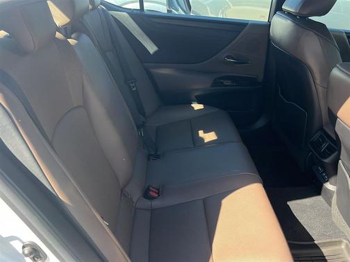 2022 Lexus ES 350 Base