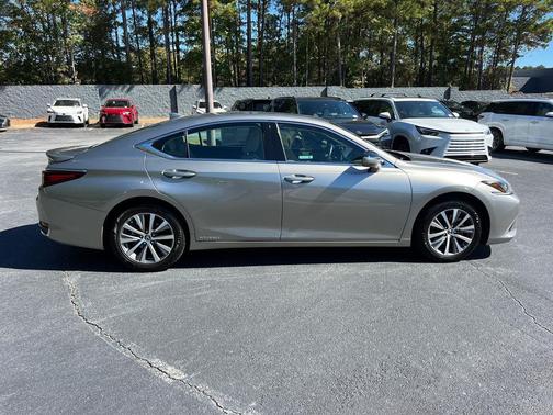 2021 Lexus ES 300h Base