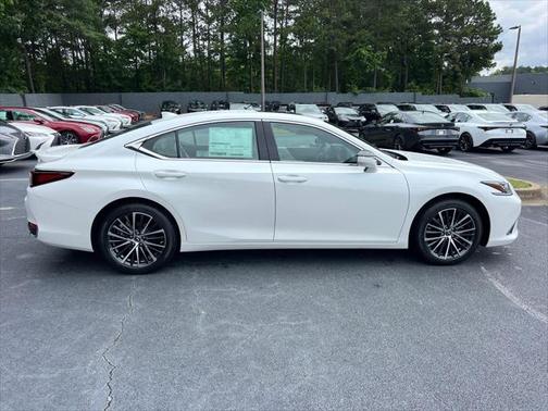 2025 Lexus ES 300h F SPORT Design