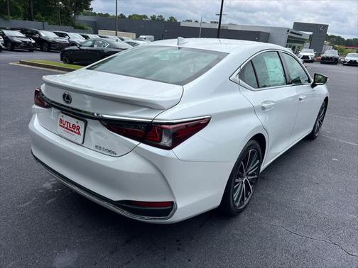 2025 Lexus ES 300h F SPORT Design