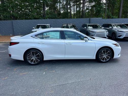 2025 Lexus ES 300h F SPORT Design