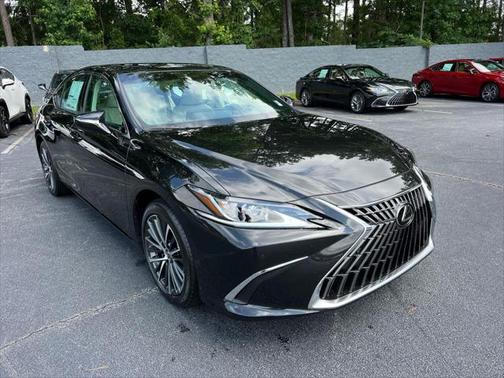 2025 Lexus ES 300h F SPORT Design