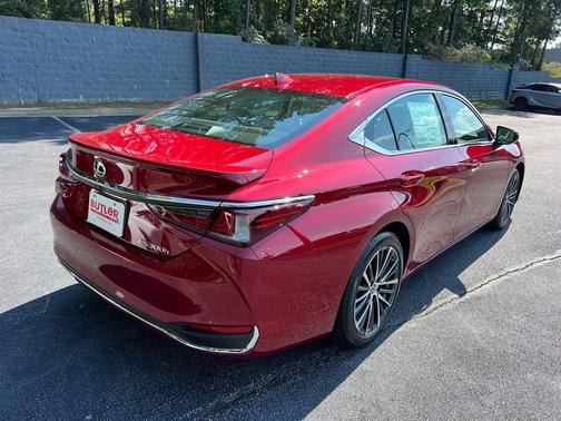 2025 Lexus ES 300h Base