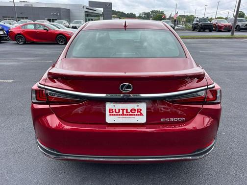 Matador Red Mica 2025 Lexus ES 300h F SPORT Design