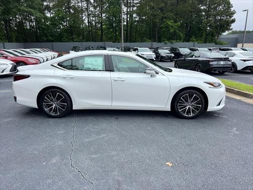 2025 Lexus ES 300h F SPORT Design