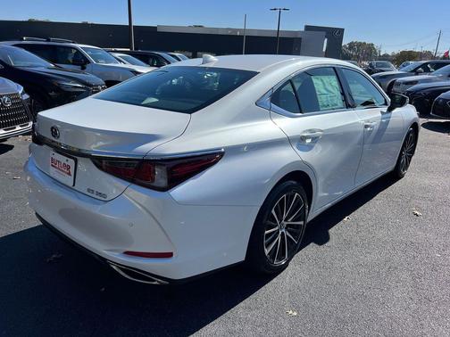 2025 Lexus ES 350 Base