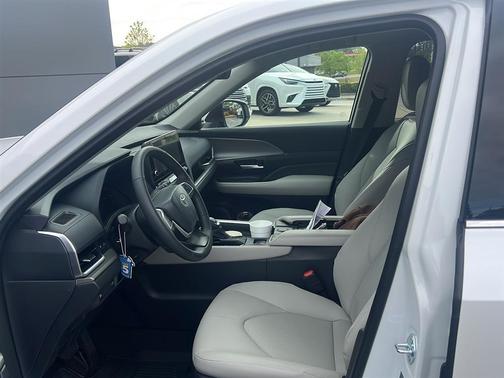 Wind Chill Pearl 2026 Toyota Grand Highlander Hybrid XLE
