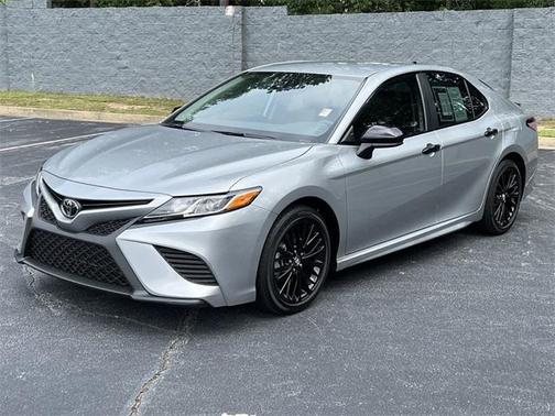 Photo 2 of 32 of 2020 Toyota Camry SE Nightshade