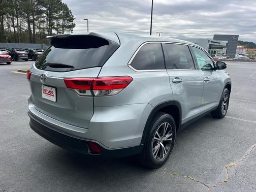 Celestial Silver Metallic 2019 Toyota Highlander LE
