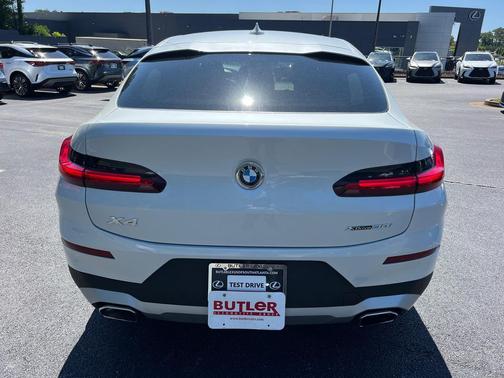 Mineral White Metallic 2025 BMW X4 xDrive30i