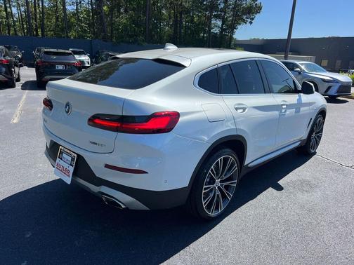 Mineral White Metallic 2025 BMW X4 xDrive30i