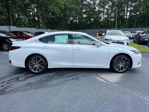 2025 Lexus ES 300h F SPORT Design