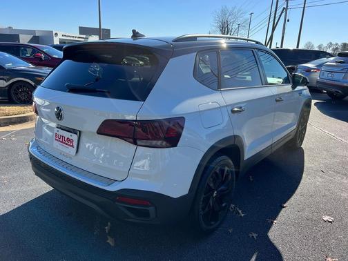 2024 Volkswagen Taos 1.5T SE Black