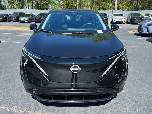 Deep Ocean Blue Pearl/Black Diamond Pearl 2024 Nissan ARIYA EVOLVE+