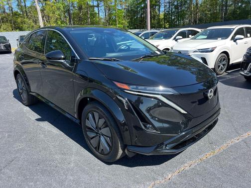 Deep Ocean Blue Pearl/Black Diamond Pearl 2024 Nissan ARIYA EVOLVE+