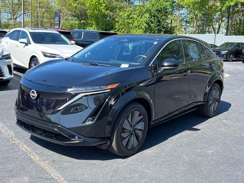 Deep Ocean Blue Pearl/Black Diamond Pearl 2024 Nissan ARIYA EVOLVE+