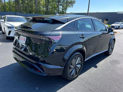 Deep Ocean Blue Pearl/Black Diamond Pearl 2024 Nissan ARIYA EVOLVE+