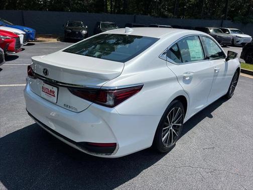 2025 Lexus ES 300h F SPORT Design