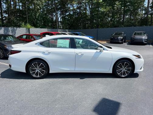 2025 Lexus ES 300h F SPORT Design