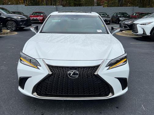 2023 Lexus ES 300h F SPORT Handling