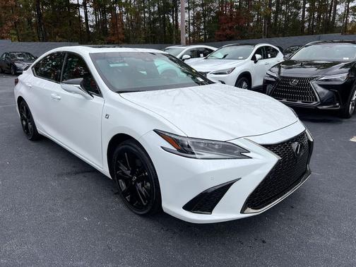 2023 Lexus ES 300h F SPORT Handling