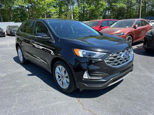 Agate Black Metallic 2022 Ford Edge Titanium
