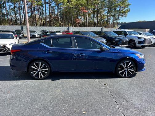 2022 Nissan Altima SR FWD