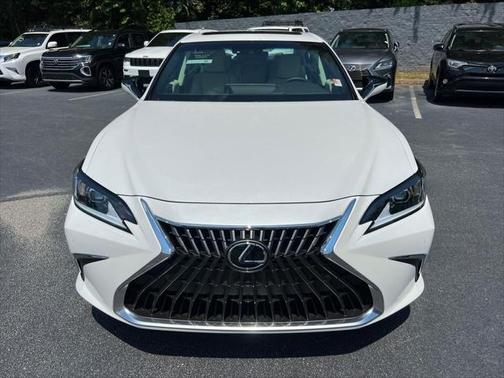 2025 Lexus ES 300h F SPORT Design