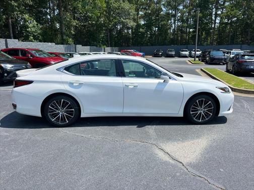 2025 Lexus ES 300h F SPORT Design