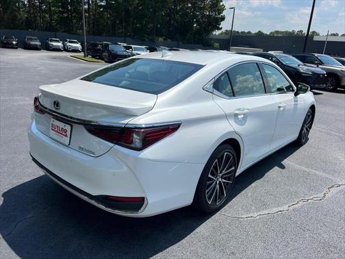 2025 Lexus ES 300h F SPORT Design