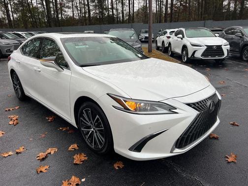 2025 Lexus ES 300h Base