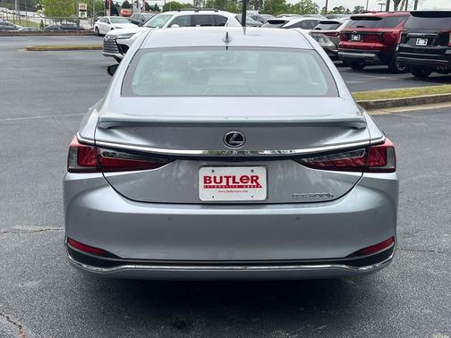 Iridium 2025 Lexus ES 300h F SPORT Design