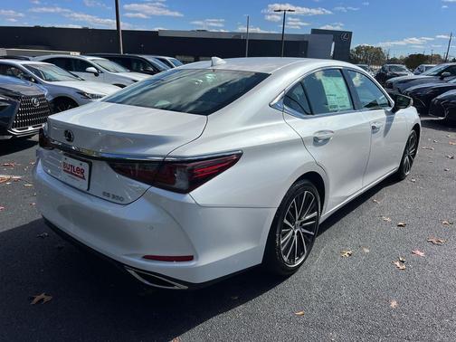 2025 Lexus ES 350 Base