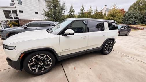 2025 Rivian R1S Adventure