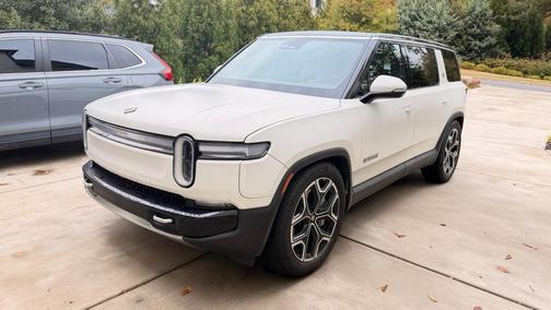 2025 Rivian R1S Adventure