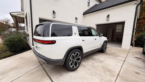 2025 Rivian R1S Adventure