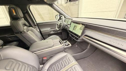 2025 Rivian R1S Adventure