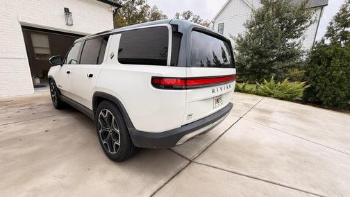 2025 Rivian R1S Adventure