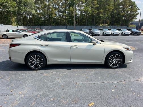 2023 Lexus ES 250 Base