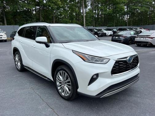 Wind Chill Pearl 2023 Toyota Highlander Hybrid Platinum