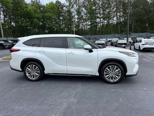 Wind Chill Pearl 2023 Toyota Highlander Hybrid Platinum