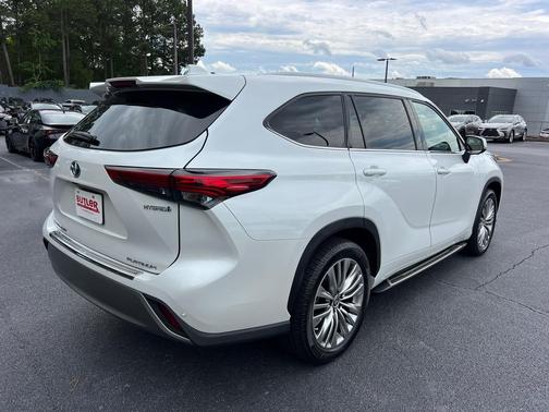 Wind Chill Pearl 2023 Toyota Highlander Hybrid Platinum
